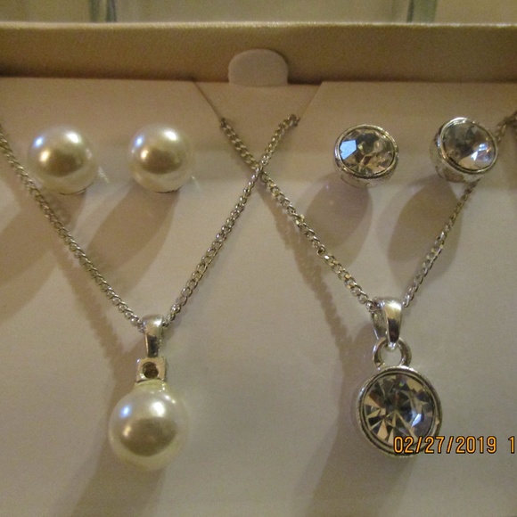 Avon Rare 4 Piece Gift Set - Picture 5 of 8